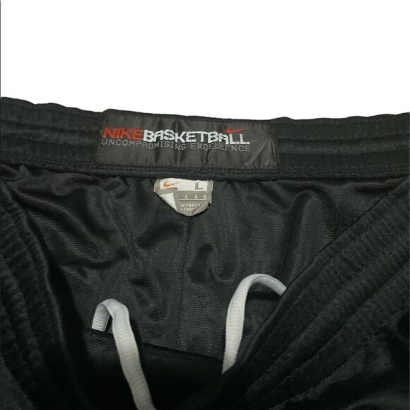 Nike Vintage Basketball Shorts - Picture 2 of 3